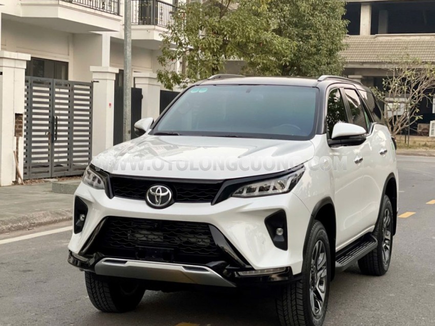 Toyota Fortuner Legender 2.4L 4x2 AT 2024